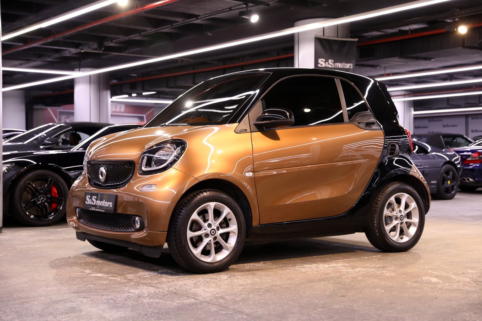 Smart fortwo cabrio 453. Smart 453 рено. Smart motors. Smart motor service. Х моторс смарт про.