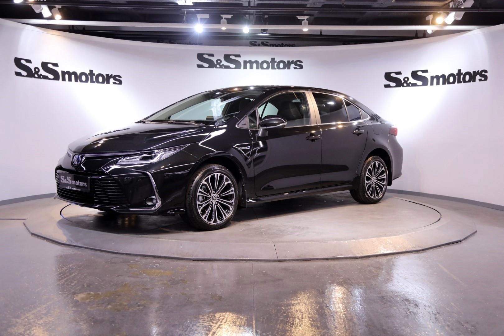 Corolla 1. Toyota corolla 1. 8 cvt 2019 универсал. Toyota corolla 1. 8 hybrid.