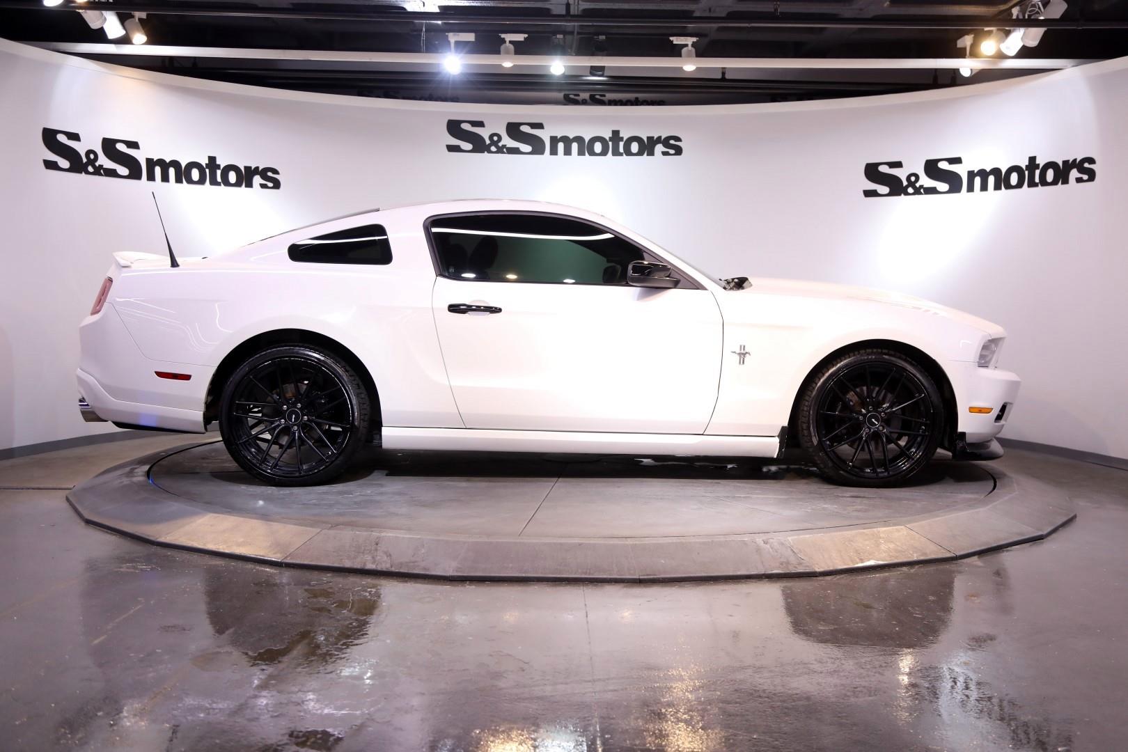 Ford mustang 3 7 v6