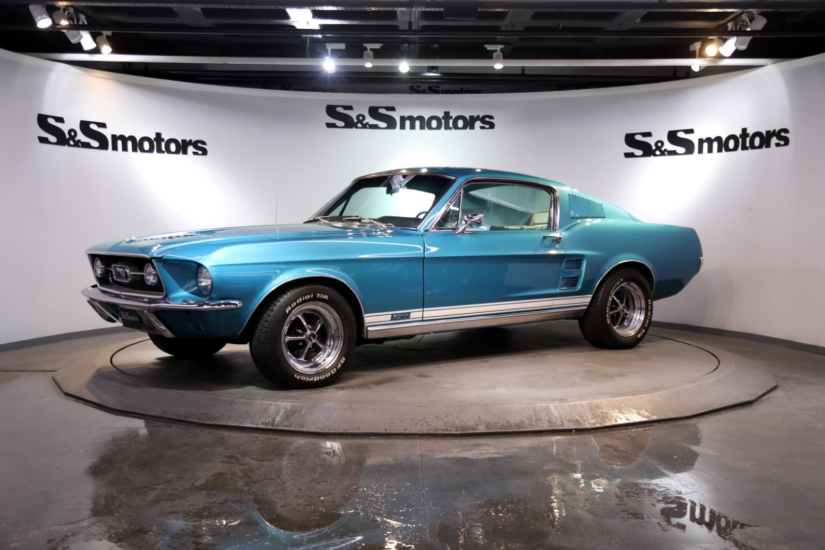 Ford Mustang gt 390 Fastback