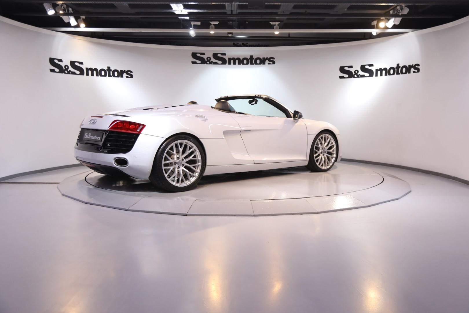 Audi R8 Spyder 4.2 FSI Quattro