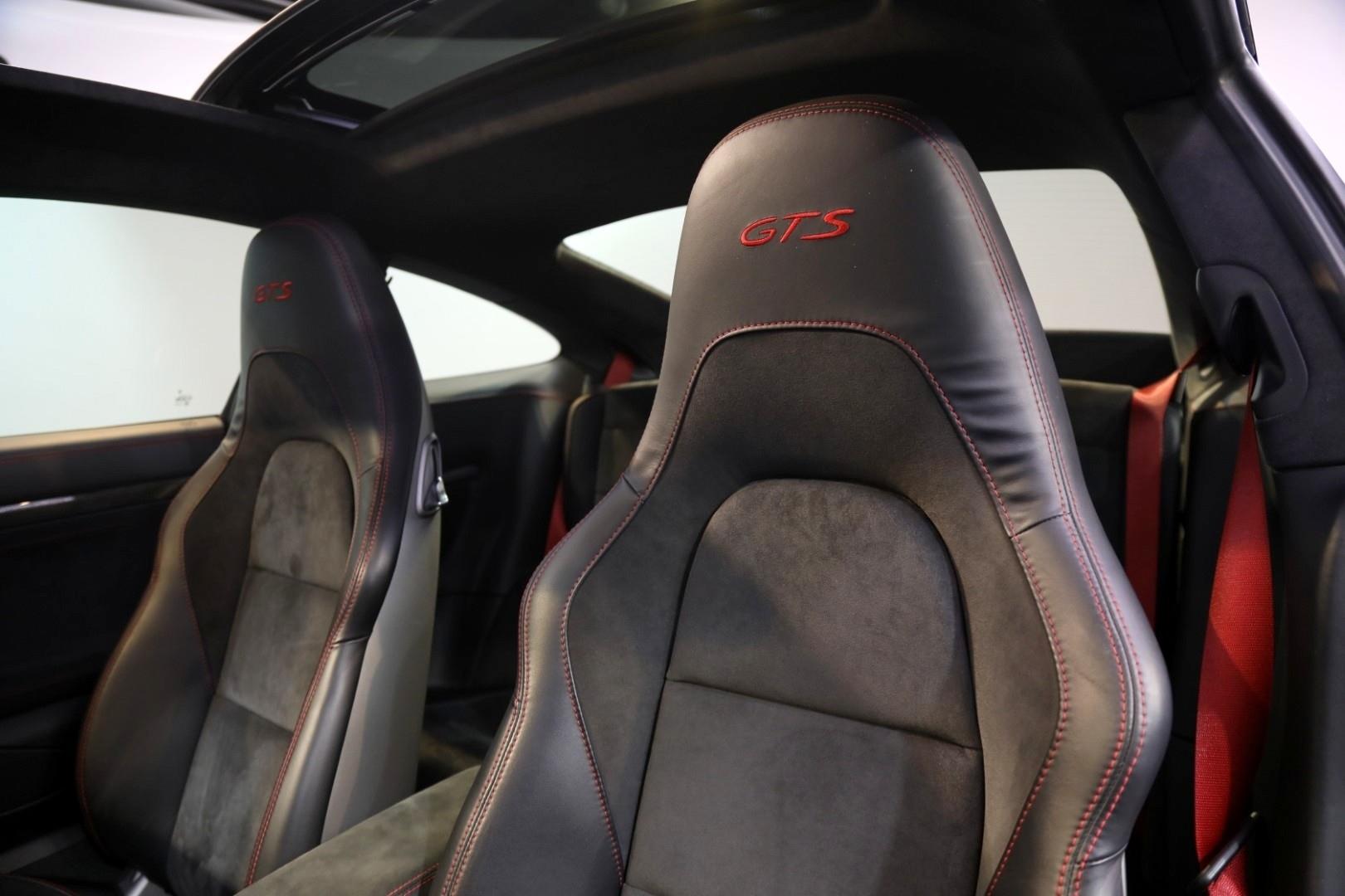 Porsche 911 Carrera 4 GTS