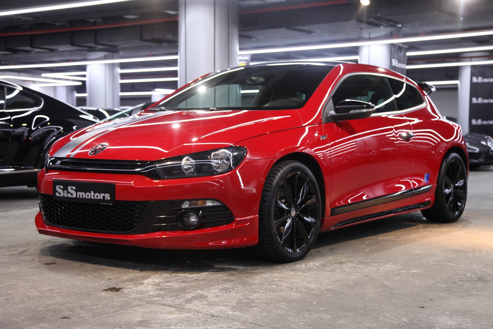 VW Scirocco красный