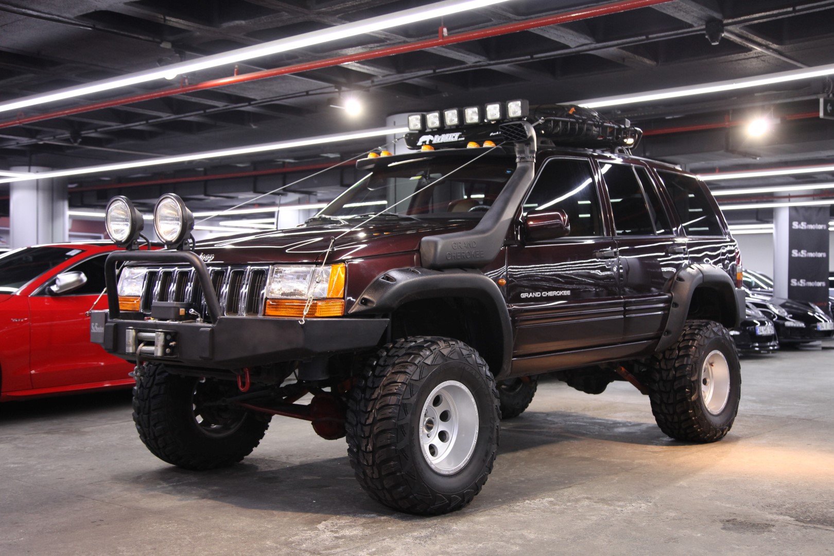 5.7 V8 Jeep Grand Cherokee